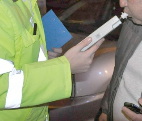 Arestat după ce a condus băut, fără permis şi a accidentat un om